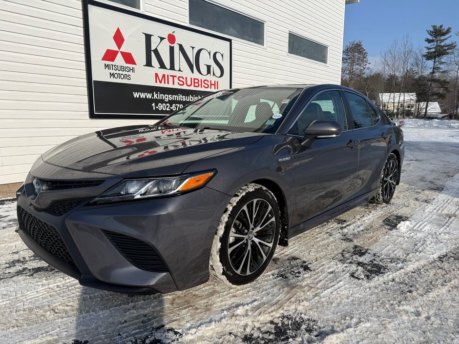 Toyota Camry Hybrid SE, keyless entry, backup camera, Bluetooth 2020 à Kentville, Nouvelle-Écosse