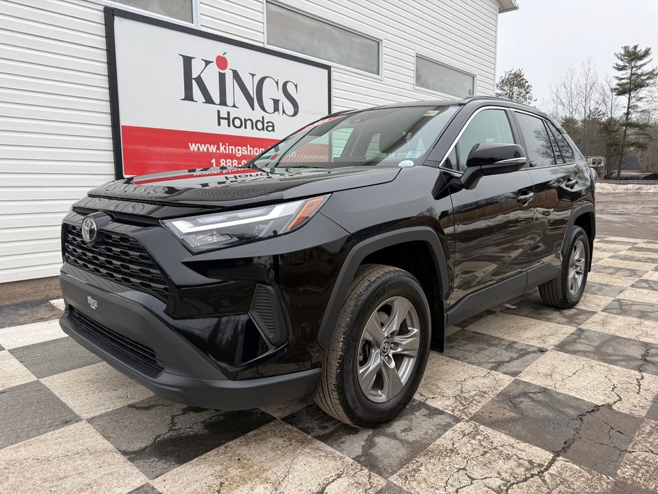 Toyota RAV4 XLE, keyless entry, backup camera, Bluetooth 2024 à Kentville, Nouvelle-Écosse