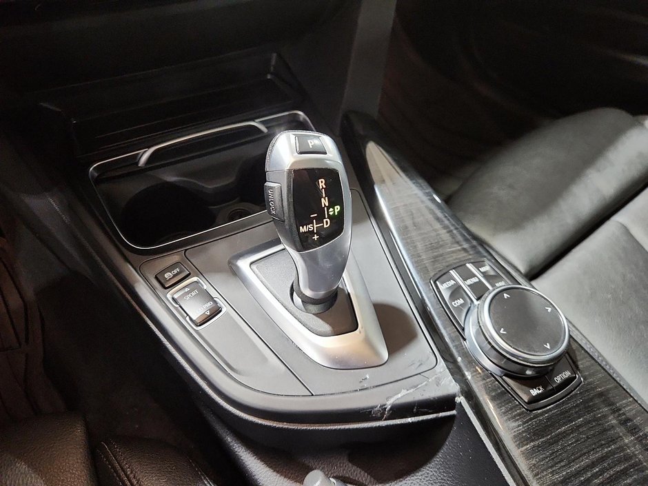BMW 3 Series 330i xDrive 2019-14