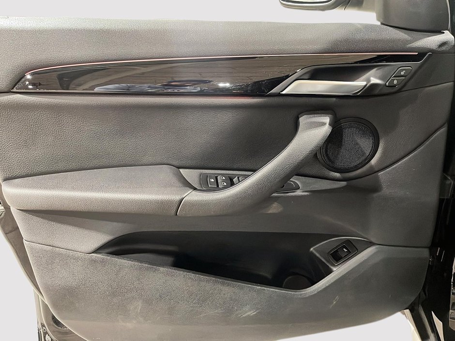 2019 BMW X1 xDrive28i-10