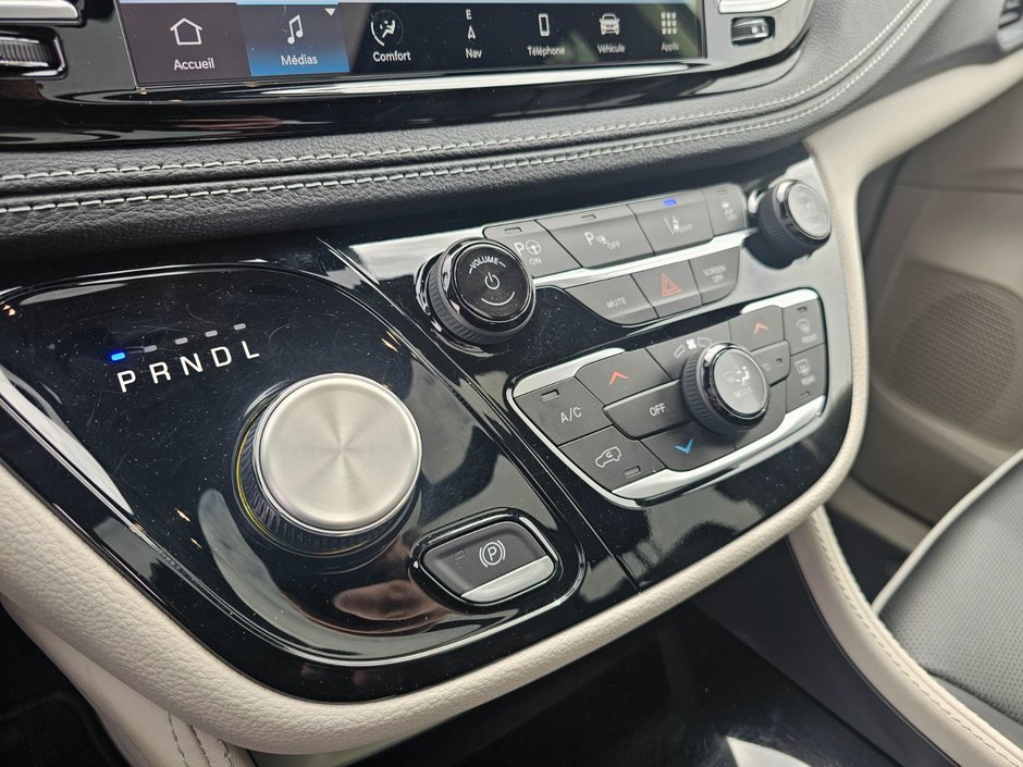 Chrysler Pacifica Hybrid Limited Hybrid Branchable 2023-13