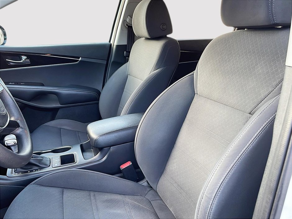 2020 Kia Sorento LX-8