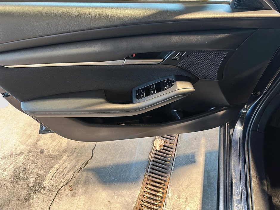 2021 Mazda 3 Sport GS-10