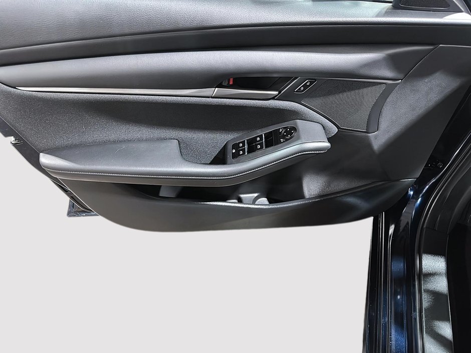 Mazda 3 Sport GX 2023-10