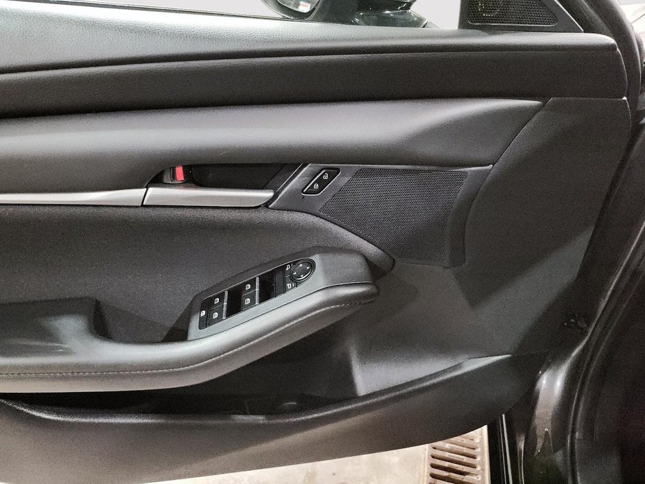 2023 Mazda 3 GX-10
