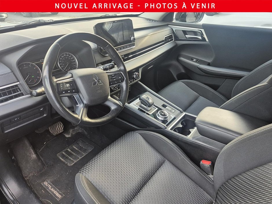 Mitsubishi Outlander LE 2022-1