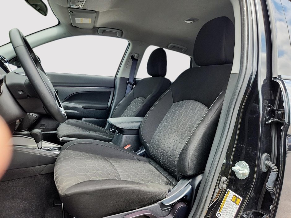 2023 Mitsubishi RVR SE-8