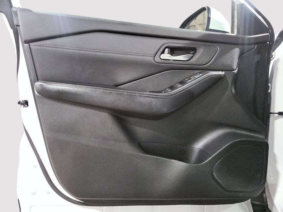 2024 Nissan Rogue SV Moonroof AWD-10