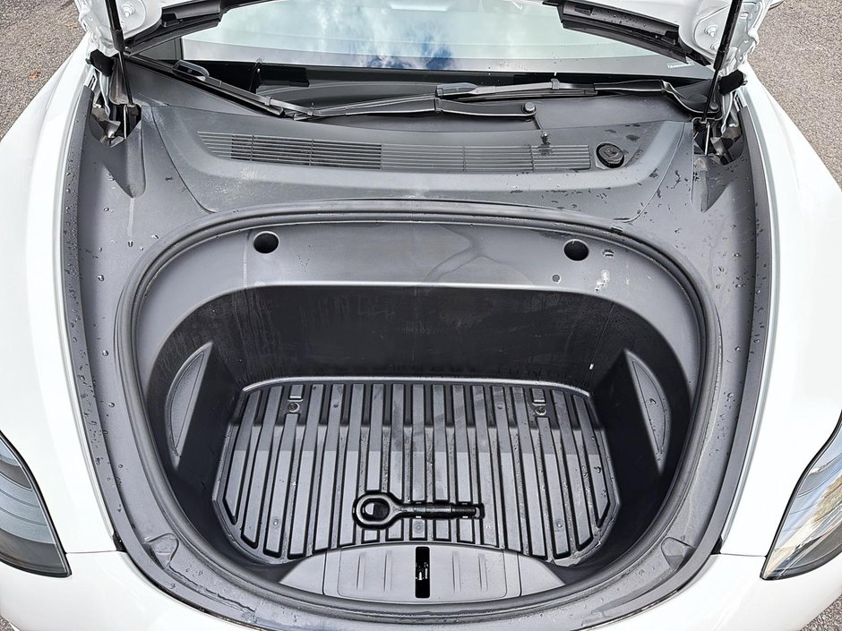 Tesla Model 3 BASE 2023-6