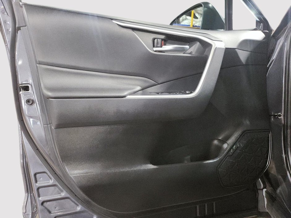 2020 Toyota RAV4 XLE AWD-10