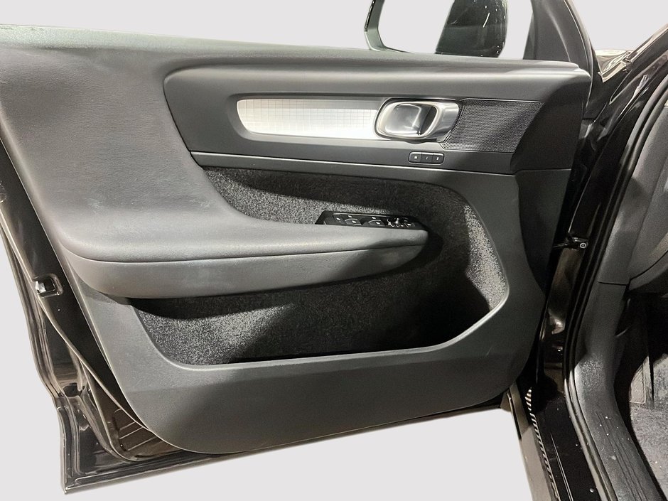 Volvo XC40 Momentum 2022-10