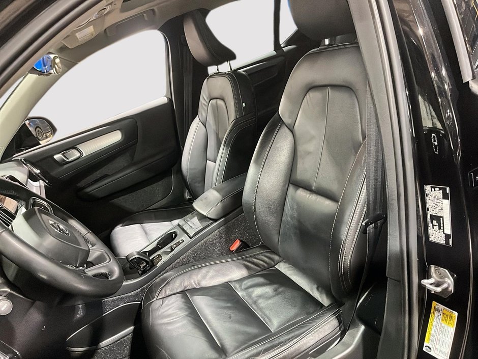 Volvo XC40 Momentum 2022-8