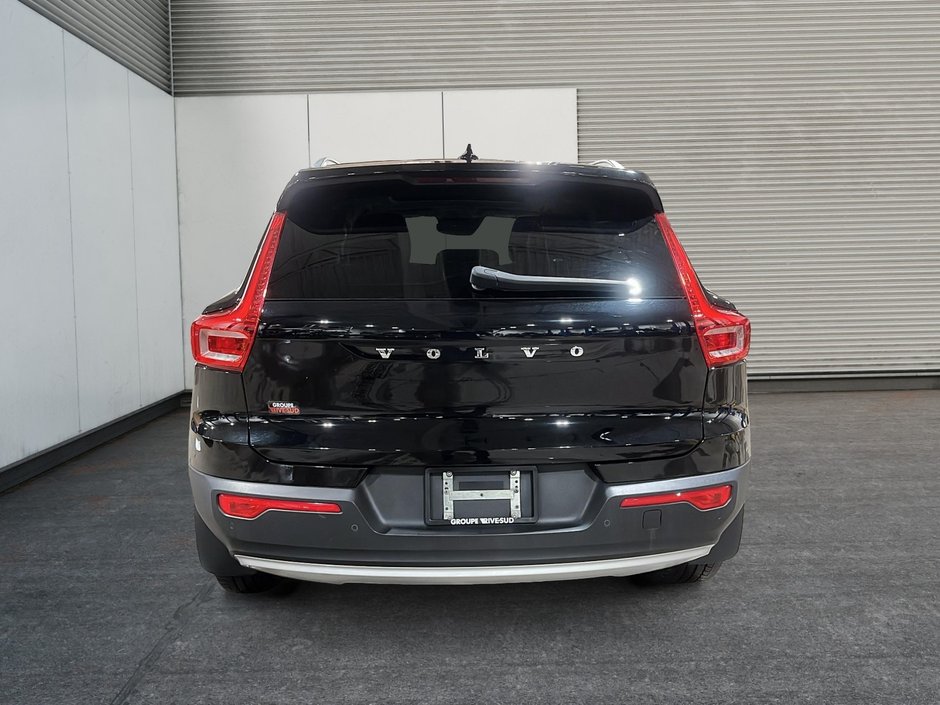 Volvo XC40 Momentum 2022-2