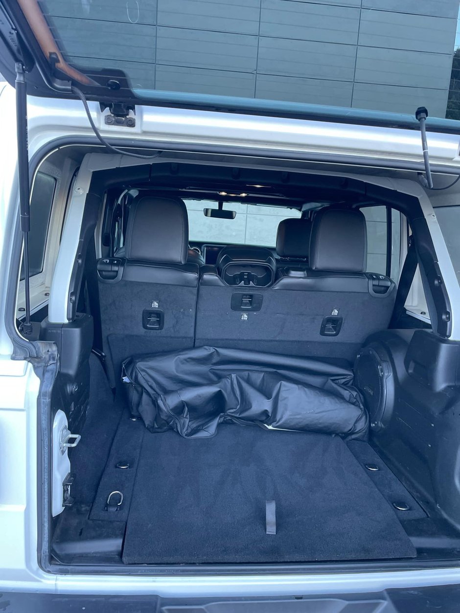 Jeep Wrangler Unlimited Sahara 2021-14