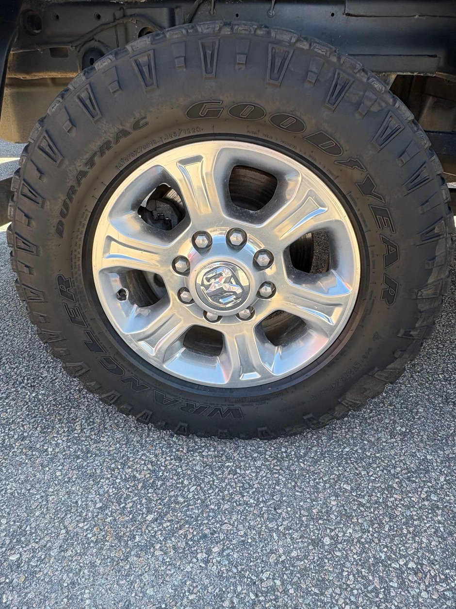 2023 Ram 1500 Classic SLT-15