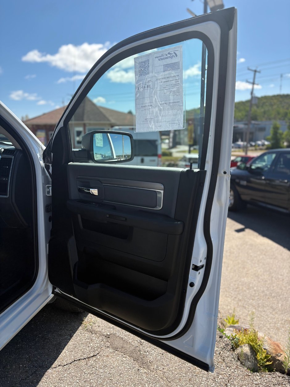 2023 Ram 1500 Classic SLT-12