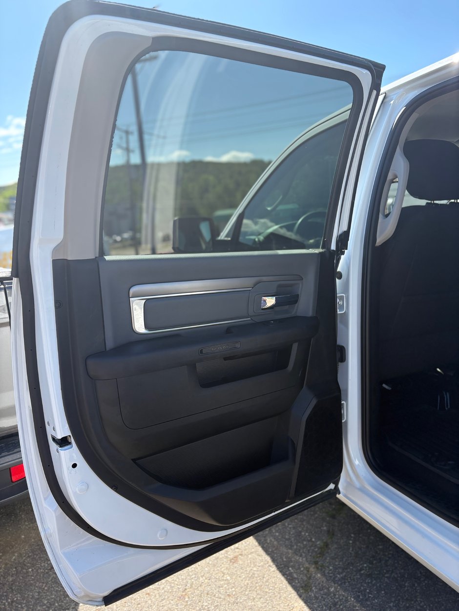 2023 Ram 1500 Classic SLT-9