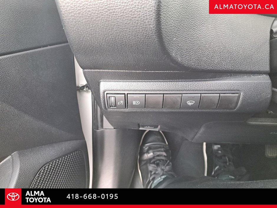 Toyota Corolla LE CVT 2020-18