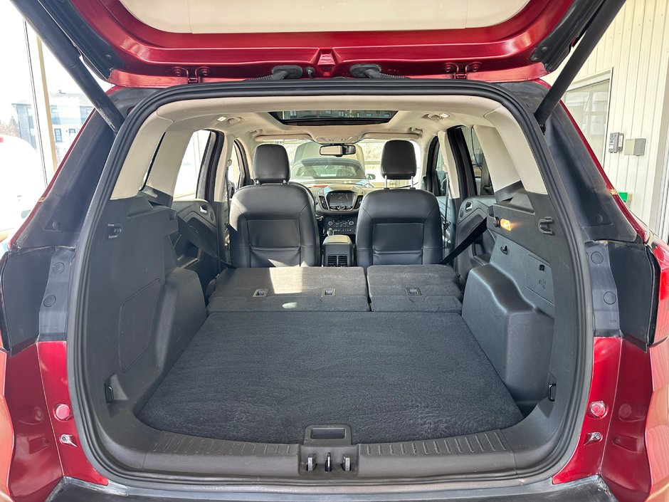 Ford Escape Titanium AWD 2019-43