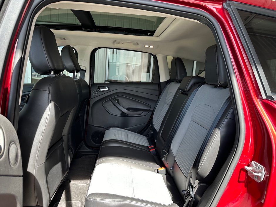 Ford Escape Titanium AWD 2019-39