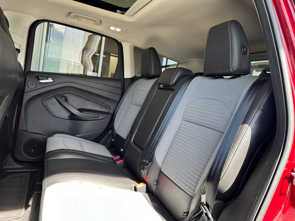 Ford Escape Titanium AWD 2019-40