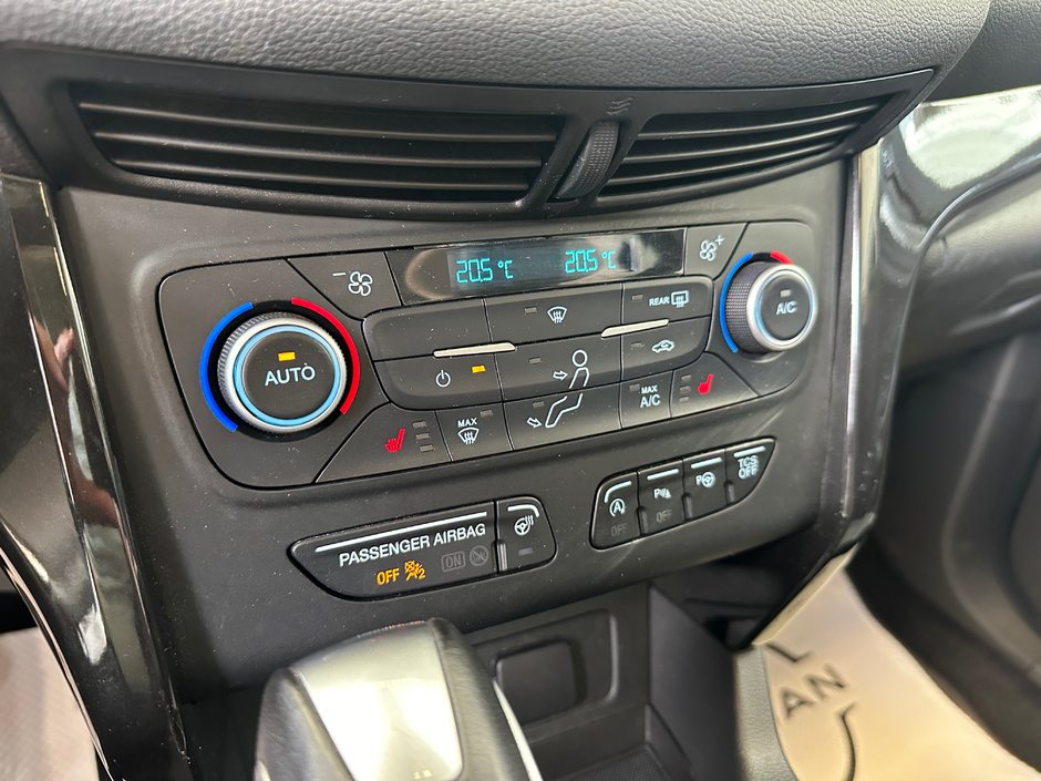 Ford Escape Titanium AWD 2019-33
