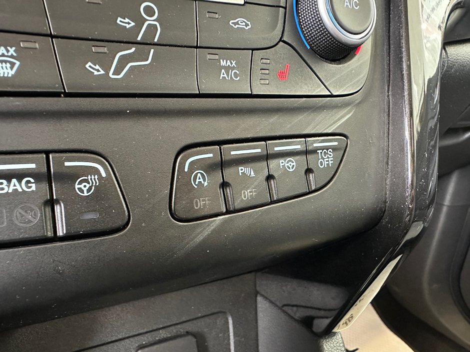 Ford Escape Titanium AWD 2019-34