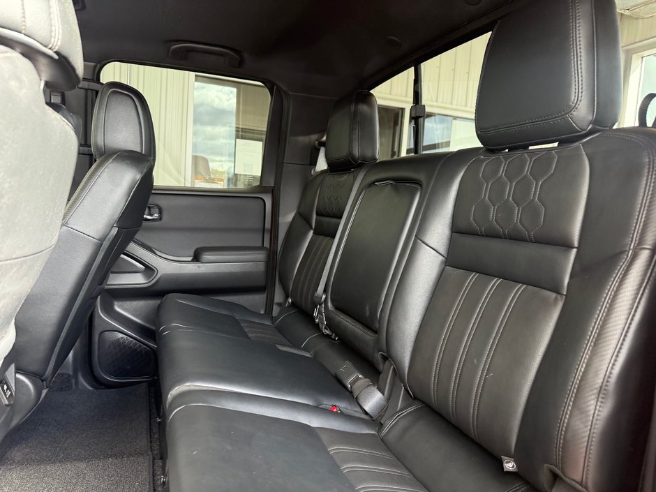 2022 Nissan Frontier Pro-4X Luxury 4X4-36