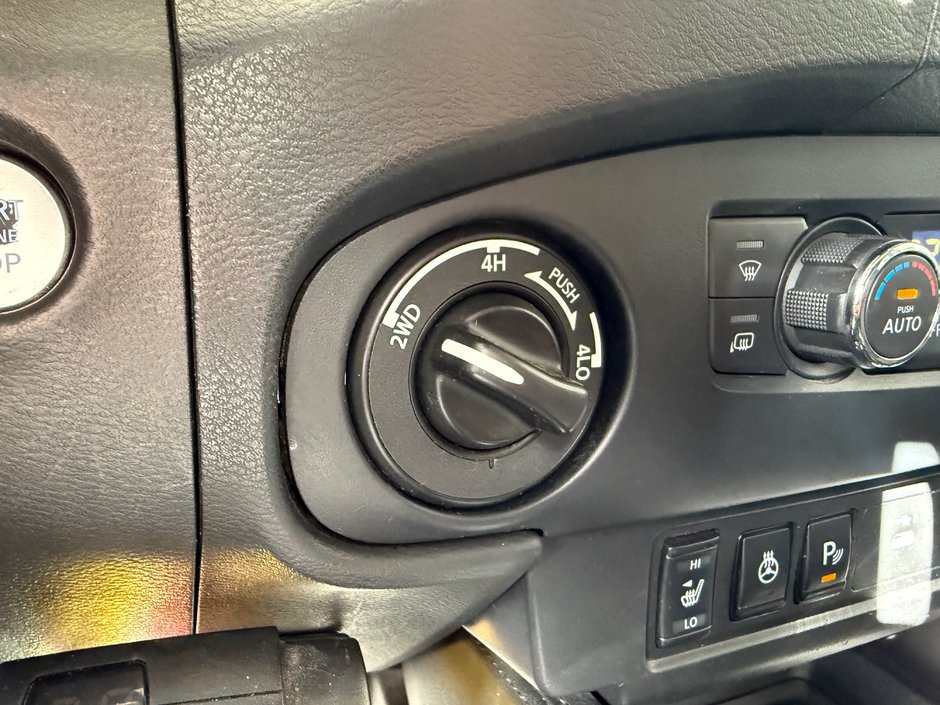 2022 Nissan Frontier Pro-4X Luxury 4X4-30