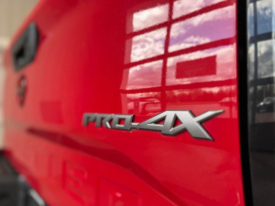 2022 Nissan Frontier Pro-4X Luxury 4X4-6