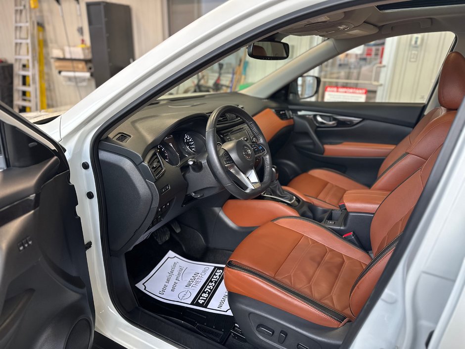 Nissan Rogue SL Platinum AWD 2019-16