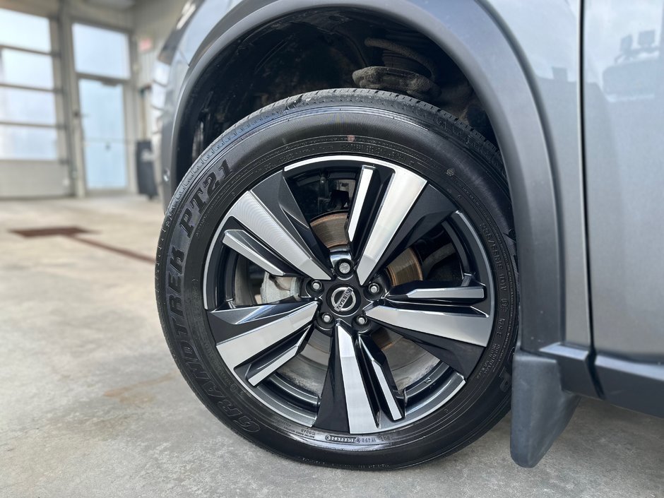 Nissan Rogue Platinum AWD 2021-13