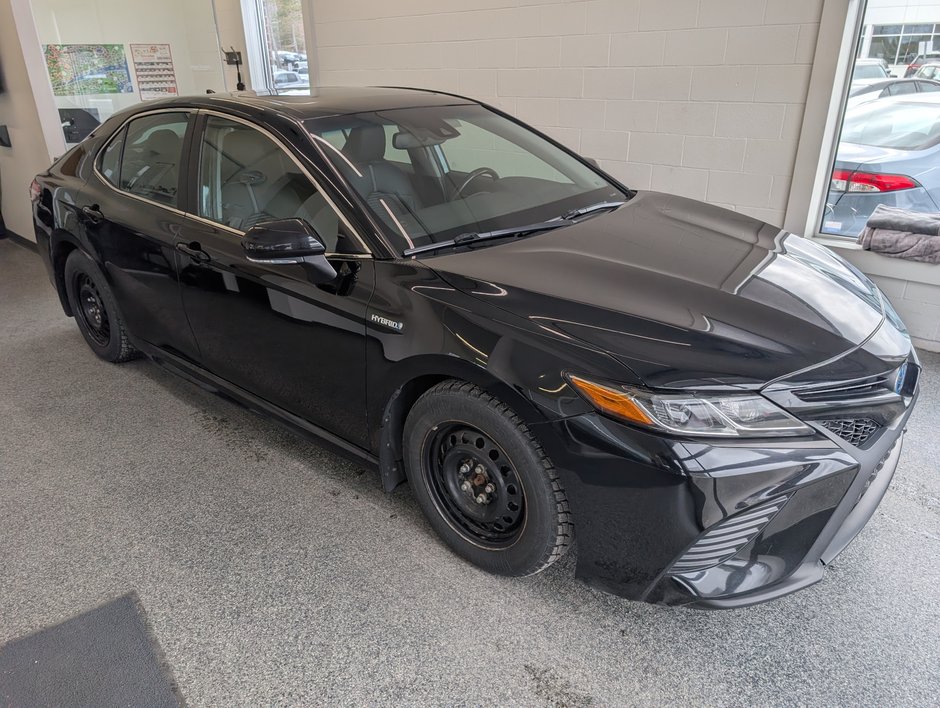 Toyota Camry Hybrid SE 2020 à Magog, Québec