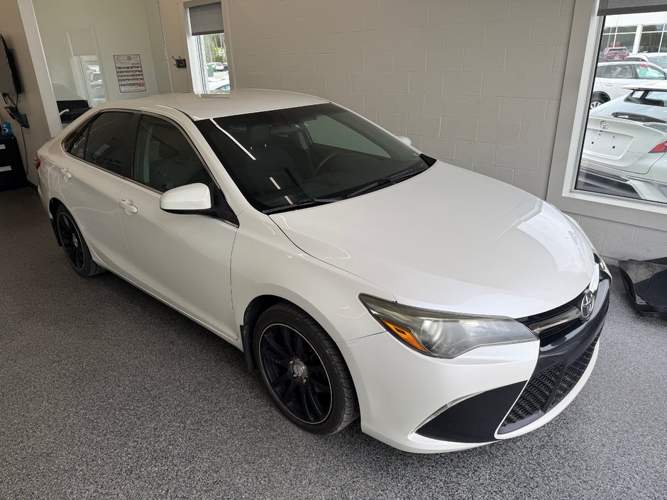 2015 Toyota Camry SE in Magog, Quebec