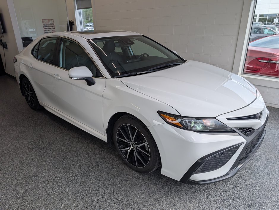 Toyota Camry SE AWD, 2023 à Magog, Québec