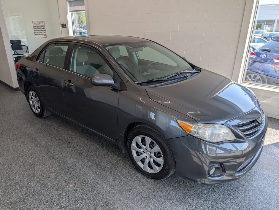 Toyota Corolla LE, TOIT, A/C, AUTOMATIQUE, 2013 à Magog, Québec