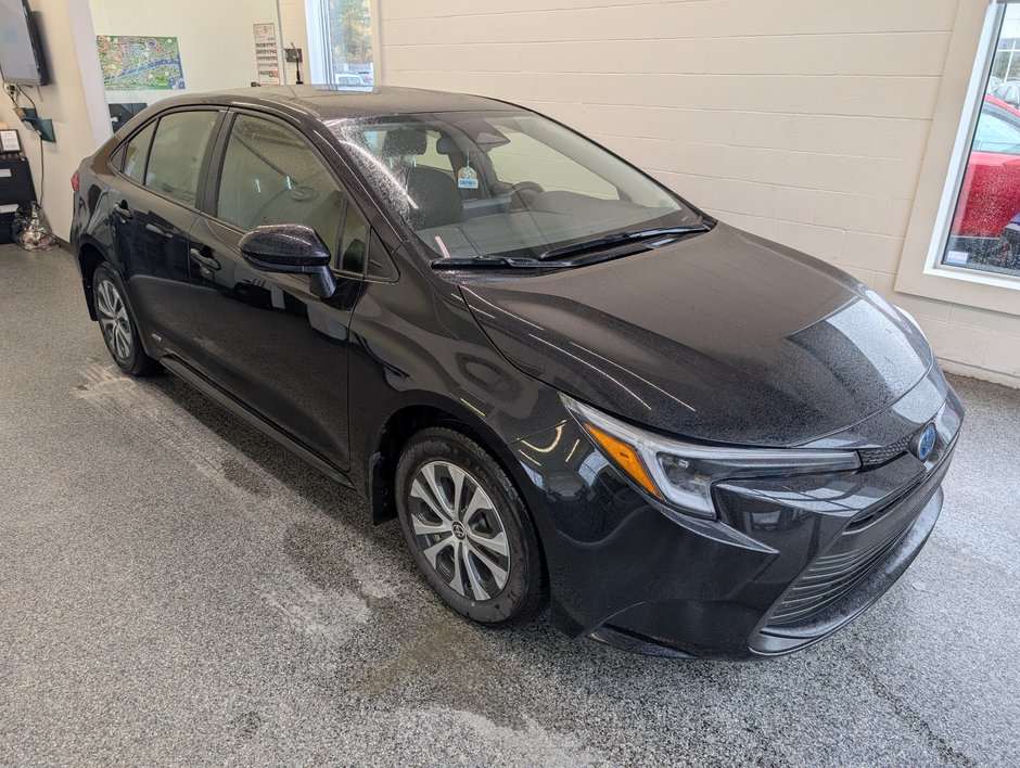 Toyota Corolla Hybride  LE AWD 2024 à Magog, Québec