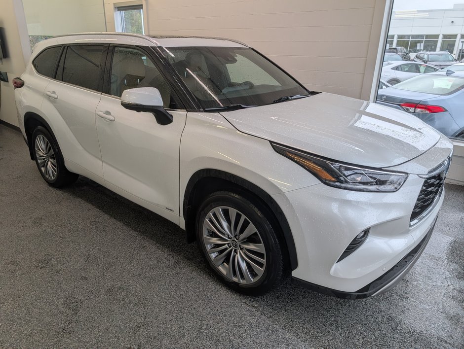 2023 Toyota Highlander hybrid LIMITED AWD, in Magog, Quebec