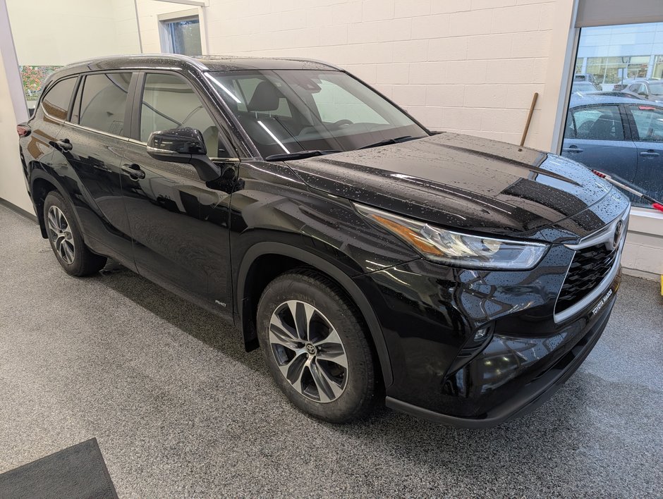 2025 Toyota Highlander hybrid XLE, AWD, in Magog, Quebec