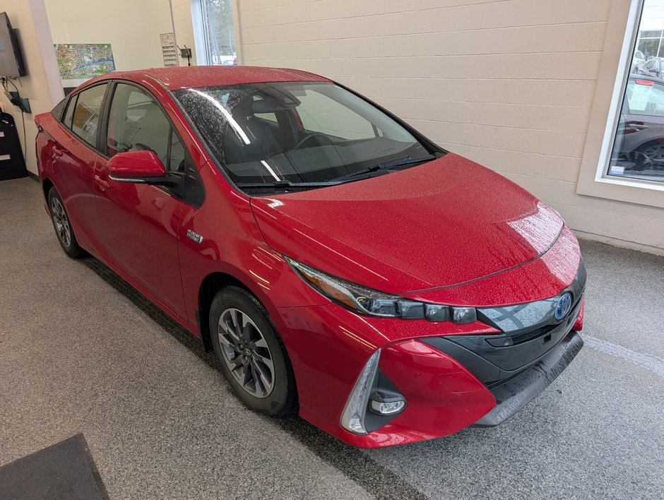 Toyota Prius Prime GROUPE AMELIORER, BRANCHABLE, 2022 à Magog, Québec