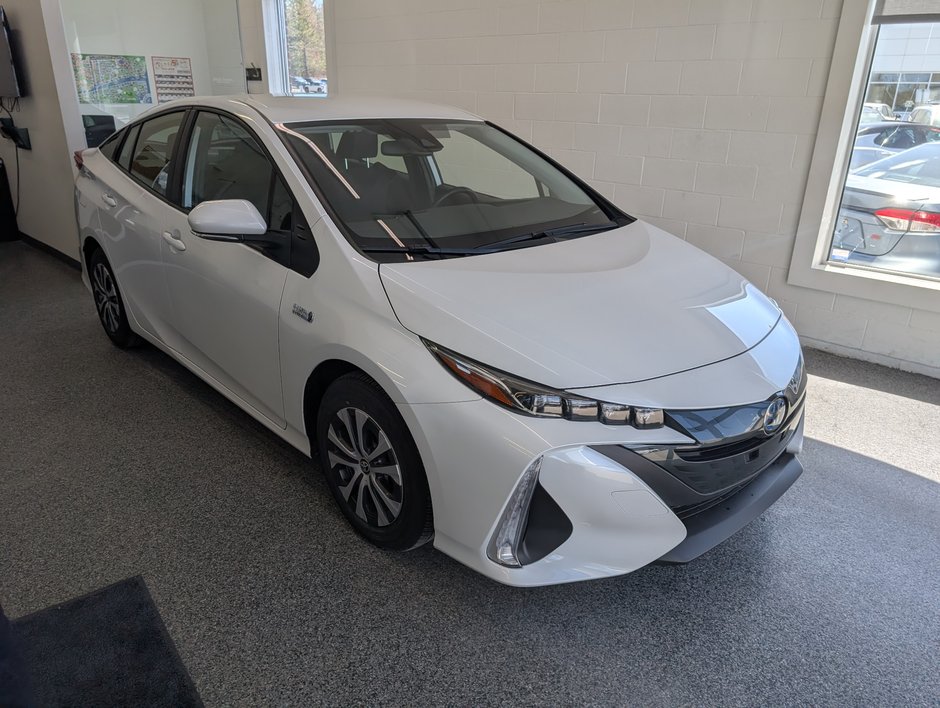 2022 Toyota Prius Prime BRANCHABLE, A/C, in Magog, Quebec
