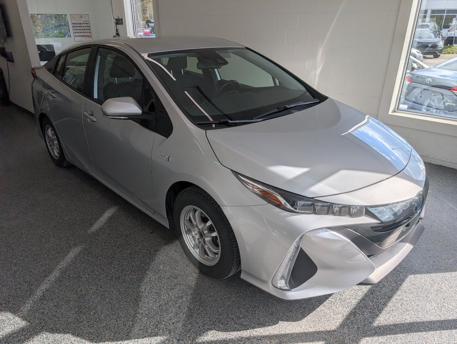2022 Toyota Prius Prime BRANCHABLE, A/C, in Magog, Quebec