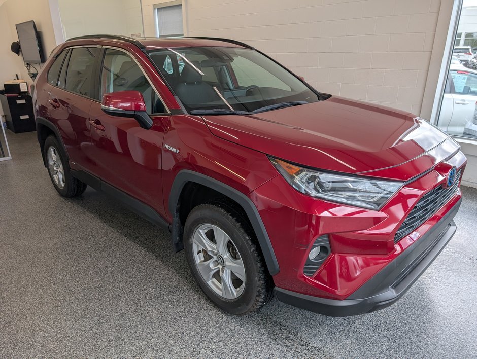 2020 Toyota RAV4 Hybrid XLE AWD, A/C, in Magog, Quebec