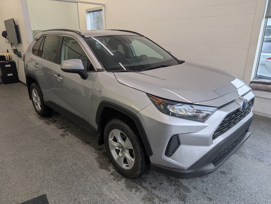 Toyota RAV4 Hybrid LE AWD, 2021 à Magog, Québec