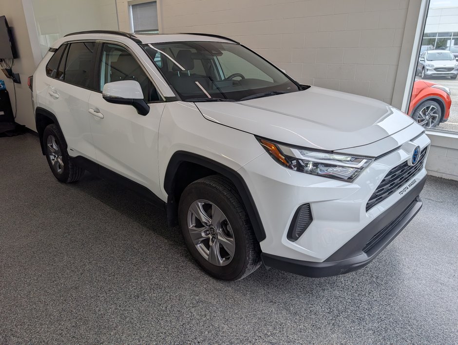 2023 Toyota RAV4 Hybrid XLE, A/C, in Magog, Quebec