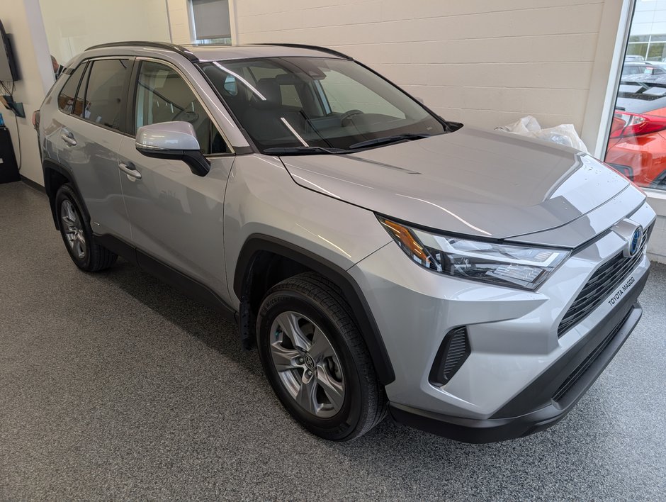 Toyota RAV4 Hybrid XLE AWD, 2024 à Magog, Québec