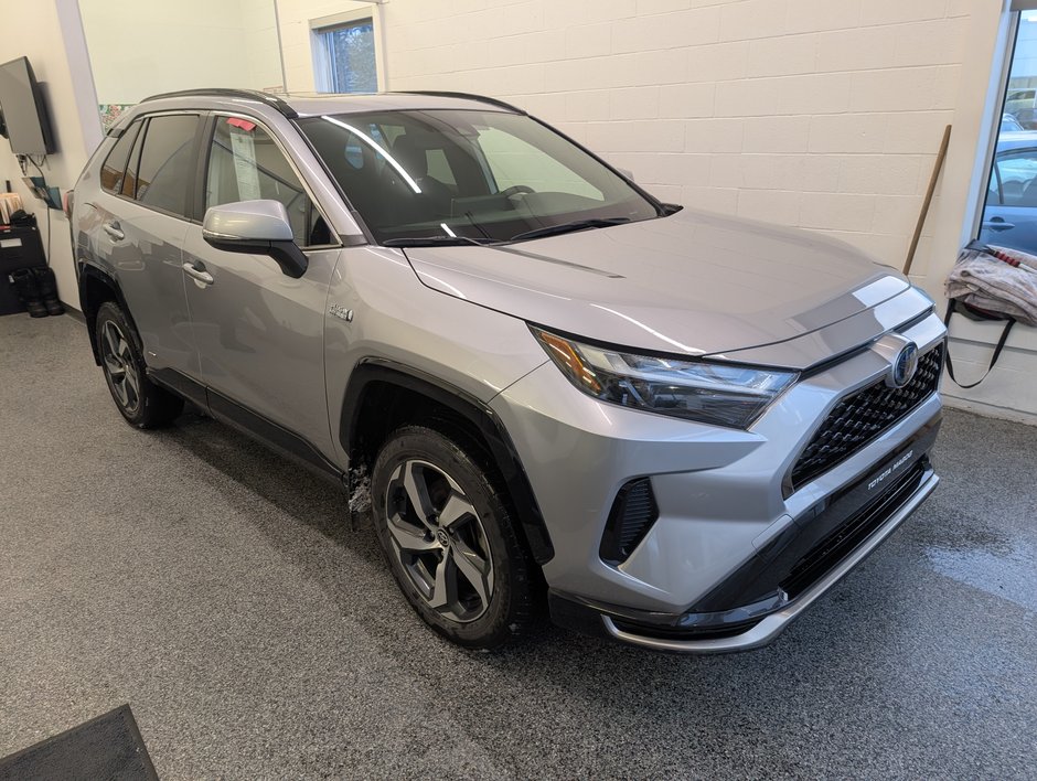 Toyota RAV4 Prime SE AWD, BRANCHABLE, 2023 à Magog, Québec