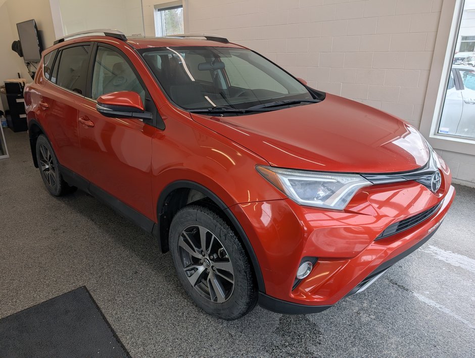 Toyota RAV4 XLE AWD 2016 à Magog, Québec