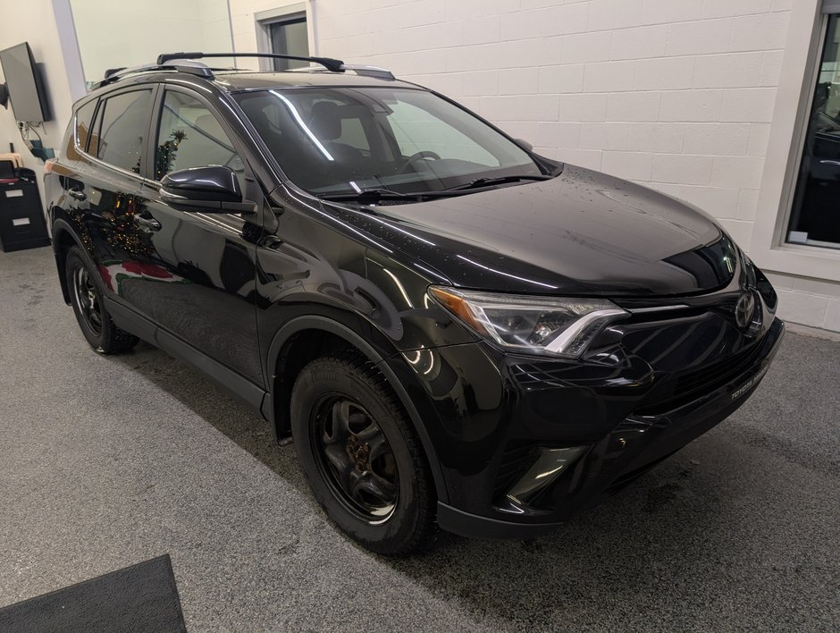 2018 Toyota RAV4 LE FWD in Magog, Quebec