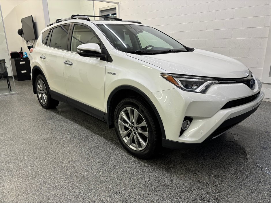 Toyota RAV4 Hybrid Limited 2018 à Magog, Québec
